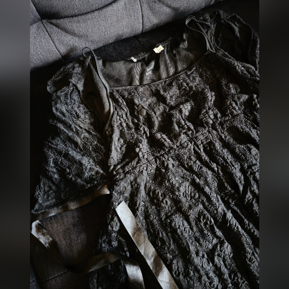 Black Lace Wrap Tie Top with Ribbon - Picture 3 of 6